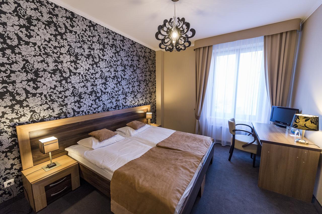 לובאן Hotel Restauracja Teczowa מראה חיצוני תמונה
