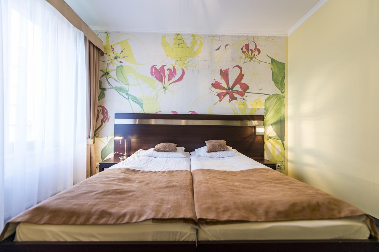 לובאן Hotel Restauracja Teczowa מראה חיצוני תמונה