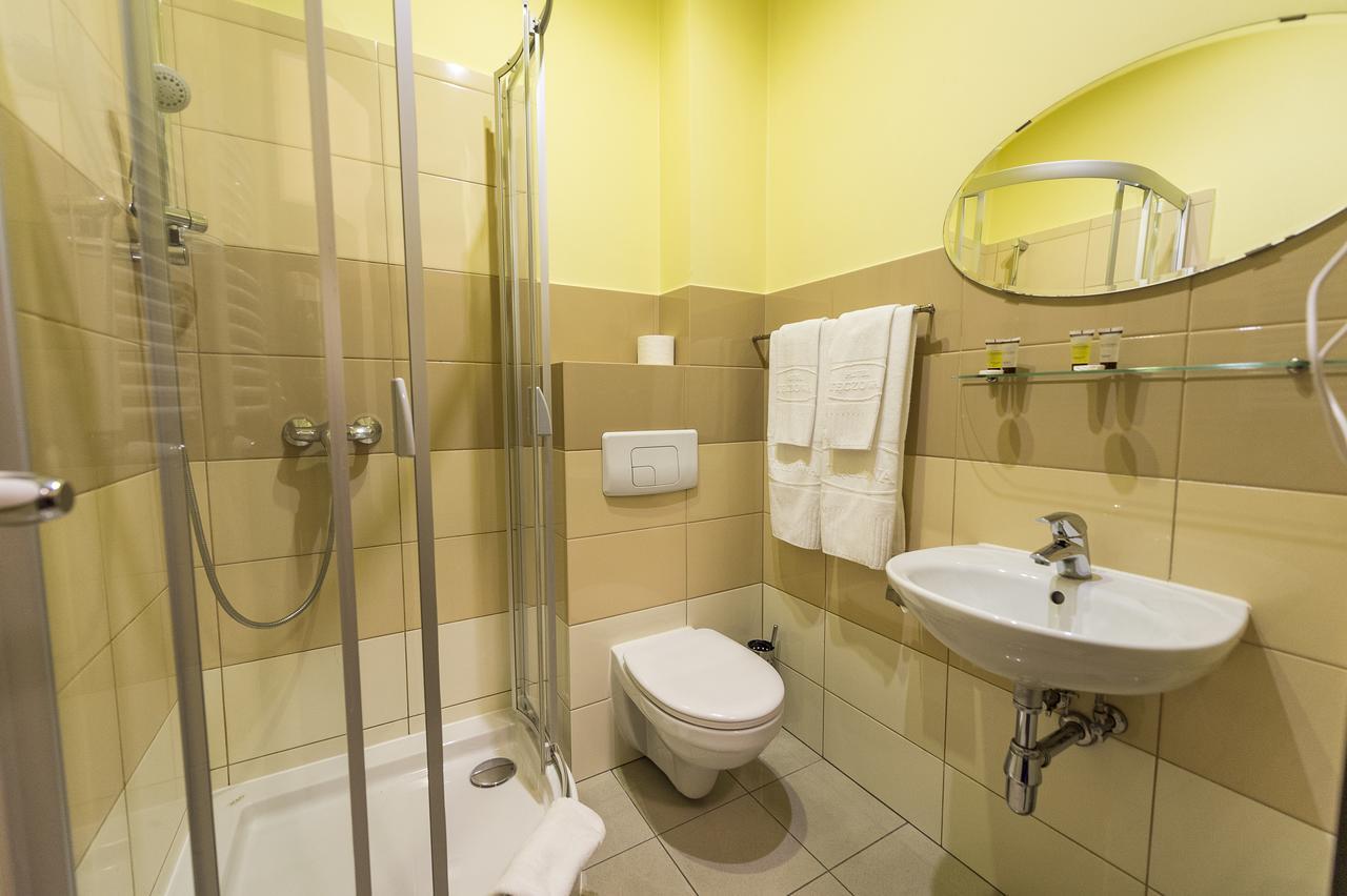 לובאן Hotel Restauracja Teczowa מראה חיצוני תמונה
